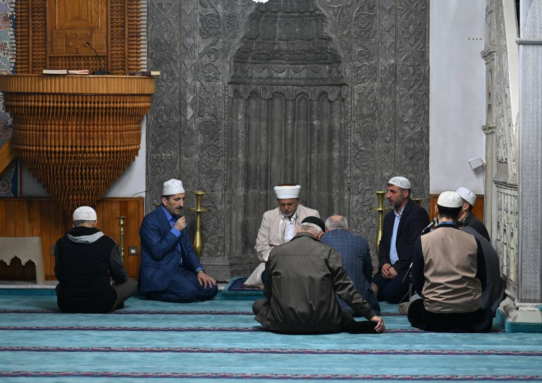 Şehitler ve Filistinliler için sabah namazında tüm camilerde dua edildi - Resim: 2